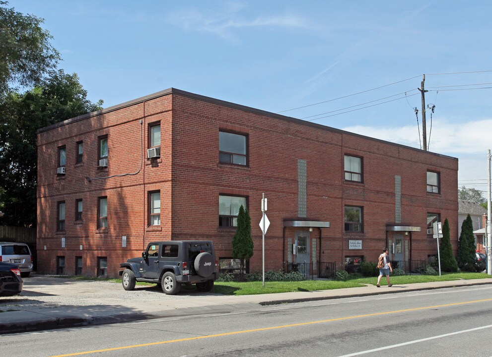 Cosburn Manor in Toronto, ON - Building Photo