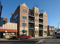 2450 W Montrose Ave in Chicago, IL - Foto de edificio - Building Photo