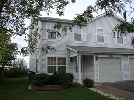 2835 Cedar Glade Dr in Naperville, IL - Building Photo