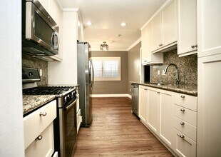 9946 Pebble Beach Dr in Santee, CA - Building Photo - Building Photo