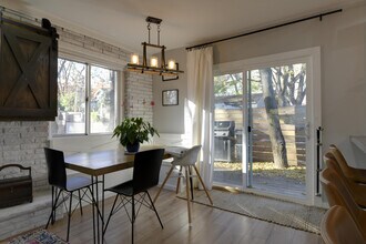 266 King St W, Unit B in St. Paul, MN - Building Photo - Building Photo