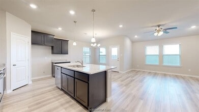 2148 Chief St in Bryan, TX - Foto de edificio - Building Photo