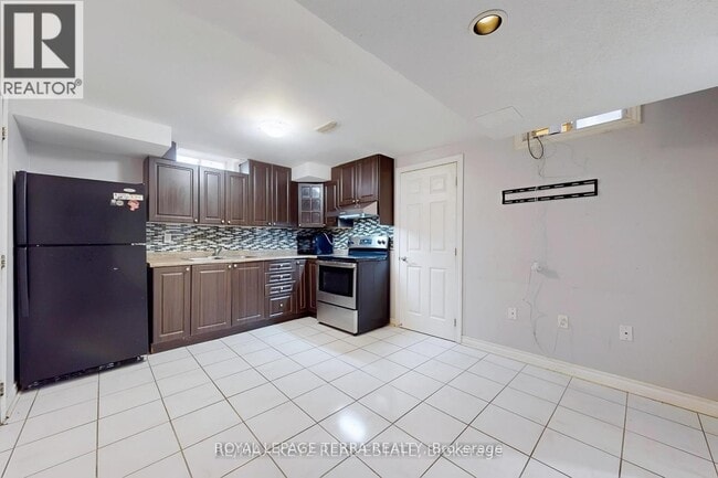 58 Hummingbird Dr in Toronto, ON - Building Photo - Building Photo