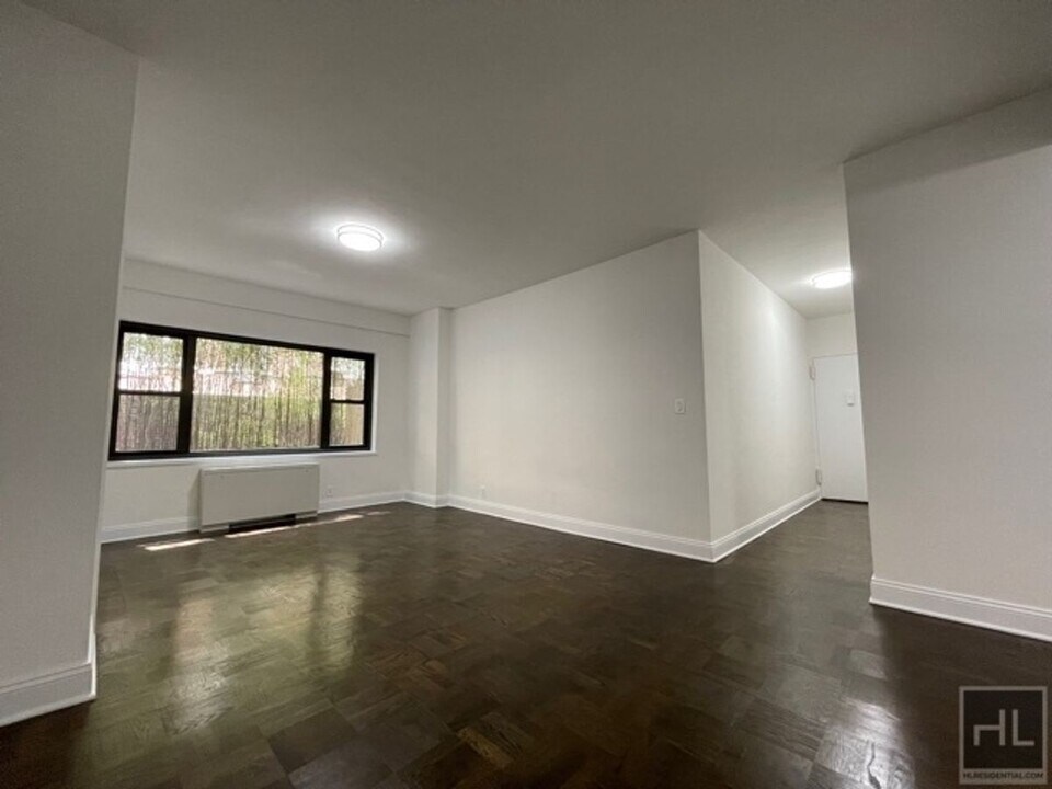 EAST 56 STREET in New York, NY - Building Photo