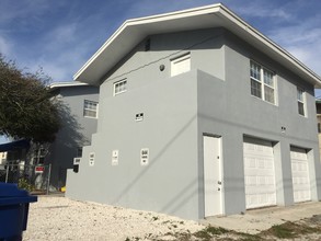 29th St Triplex in St. Petersburg, FL - Building Photo - Other