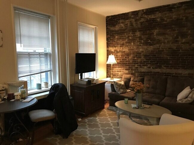 43 Grove St, Unit 3 in Boston, MA - Building Photo - Building Photo