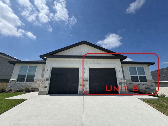 property at 636 Pacific Crest Trl