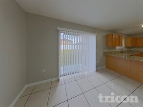 4621 Ross Lanier Ln in Kissimmee, FL - Foto de edificio - Building Photo