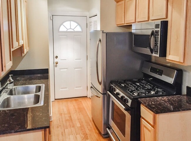 626 W Roscoe St, Unit 3N