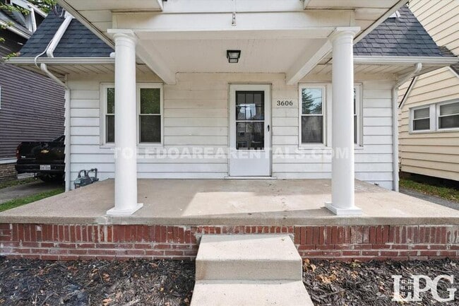 3606 Revere Dr in Toledo, OH - Building Photo - Building Photo