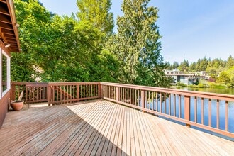 19279 Stone Ave N in Shoreline, WA - Building Photo - Building Photo