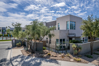 91 San Victor in Scottsdale, AZ - Foto de edificio - Building Photo