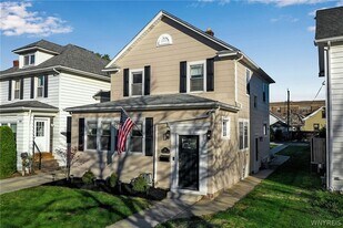 66 McKinley Ave in Kenmore, NY - Building Photo