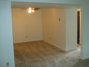 River Valley Manor Apartments in Flint, MI - Building Photo - Interior Photo