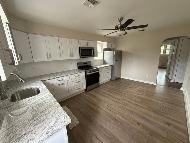 607 1st Ave in North Brunswick, NJ - Building Photo - Building Photo