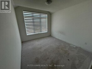 210 Thompson Dr in East Gwillimbury, ON - Building Photo - Building Photo