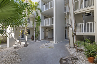The Oaks Apartments in Bay Harbor Islands, FL - Building Photo - Building Photo