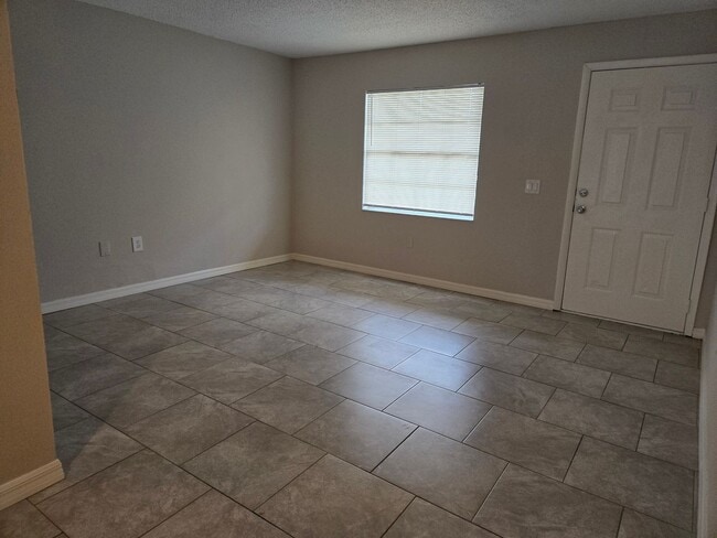 1108-1116 Melody Ln in Sebring, FL - Foto de edificio - Building Photo