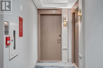 30 Inn On The Pk Dr in Toronto, ON - Building Photo - Building Photo