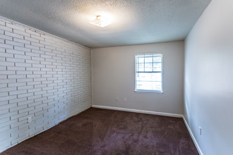 Crane Manor Apartments in Memphis, TN - Building Photo - Interior Photo