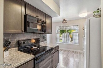 13046 Wildwood Dr in Sun City West, AZ - Building Photo - Building Photo