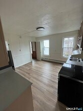 11 Roosevelt Ave in Plymouth, CT - Foto de edificio - Building Photo