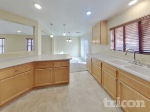 10743 Iona Island Ave in Las Vegas, NV - Building Photo - Building Photo