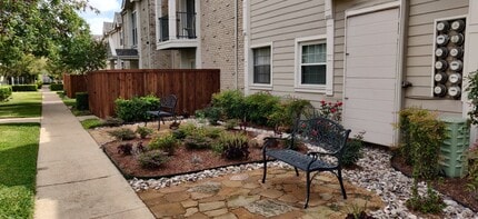 5881 Preston View Blvd, Unit 215 in Dallas, TX - Foto de edificio - Building Photo