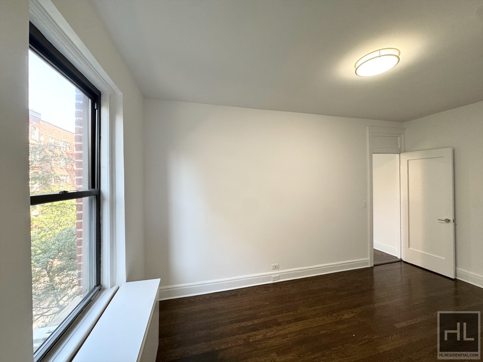 WEST 12 STREET in New York, NY - Building Photo