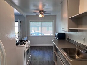 187 Old Bernal Ave in Pleasanton, CA - Foto de edificio - Building Photo