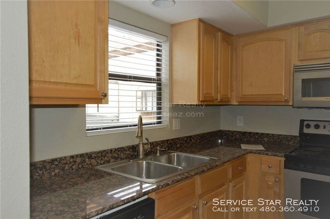 3434 W Danbury Dr-Unit -A212 in Phoenix, AZ - Foto de edificio - Building Photo