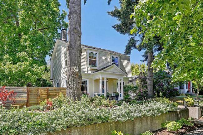 2631 46th Ave SW in Seattle, WA - Building Photo - Building Photo