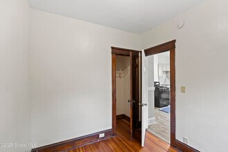 831 Washington Ave in Albany, NY - Building Photo - Building Photo