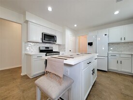 5810 Forest Land Dr in Houston, TX - Building Photo