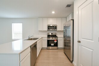 21325 Carosella Dr in New Caney, TX - Building Photo - Building Photo