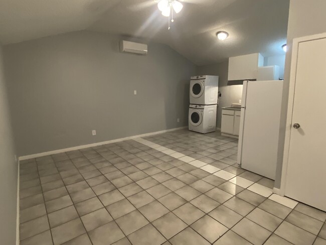 1750 Morales St in Corpus Christi, TX - Building Photo - Building Photo