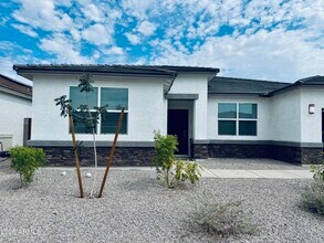 15402 W Cottontail Ln in Surprise, AZ - Building Photo - Building Photo