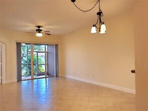 240 West End Dr in Punta Gorda, FL - Foto de edificio - Building Photo