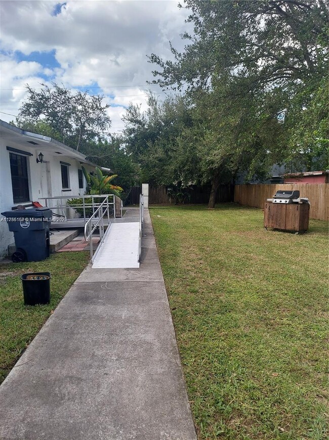 5731 SW 26th St in West Park, FL - Building Photo - Building Photo