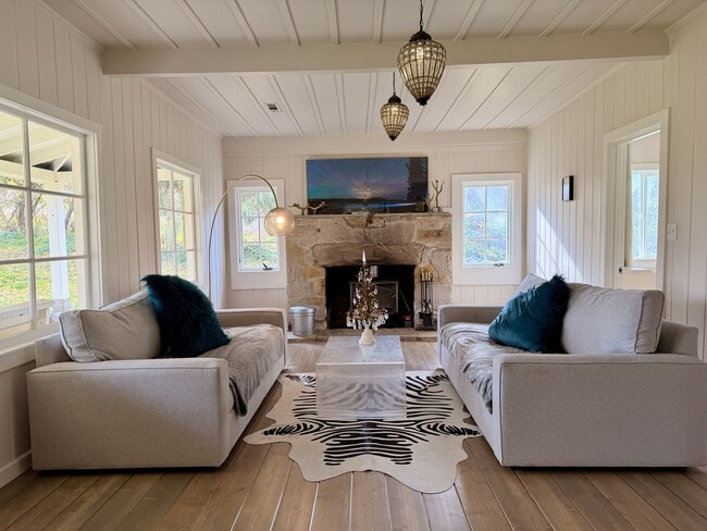 2099 Emigrant Creek Rd in Ashland, OR - Building Photo - Building Photo