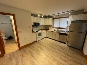 21 Court St in Groton, MA - Building Photo - Building Photo
