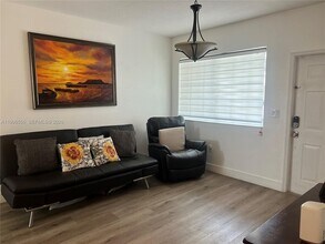 7211 NW 174th Terrace in Hialeah, FL - Building Photo - Building Photo