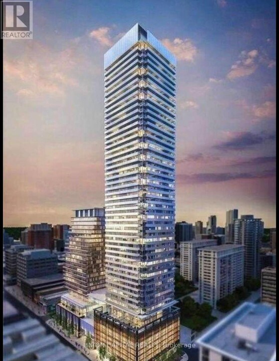 501 Yonge St in Toronto, ON - Building Photo