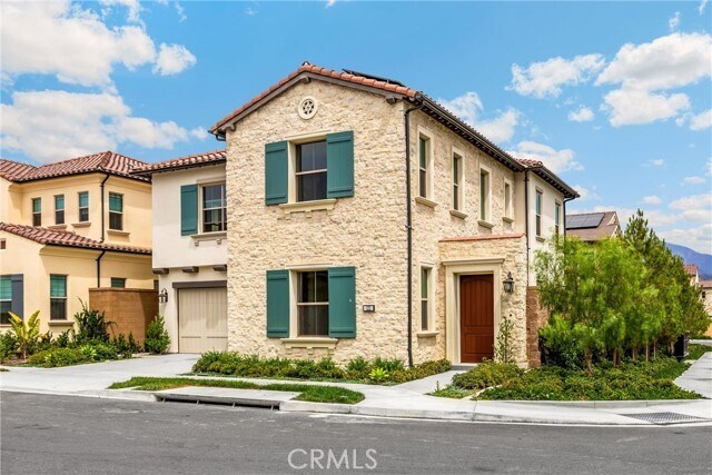 122 Oakstone in Irvine, CA - Building Photo