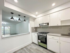 2005 Sans Souci Blvd in North Miami, FL - Building Photo - Building Photo