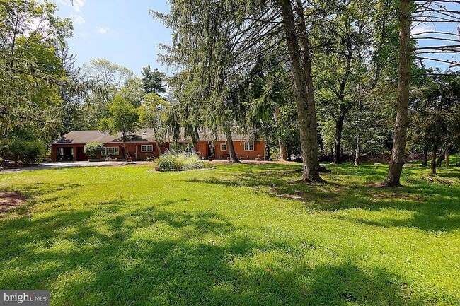 269 Raymond Rd in Princeton, NJ - Foto de edificio - Building Photo