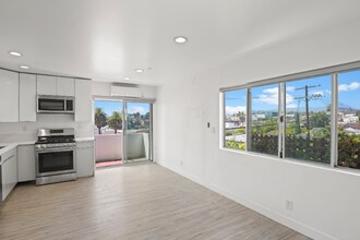 249 S Coronado St in Los Angeles, CA - Building Photo - Building Photo