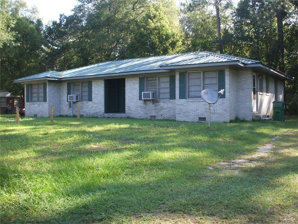 2105 Robin St in Valdosta, GA - Building Photo