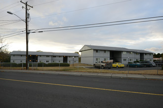 Grandridge Apartments in Grandview, WA - Building Photo - Building Photo