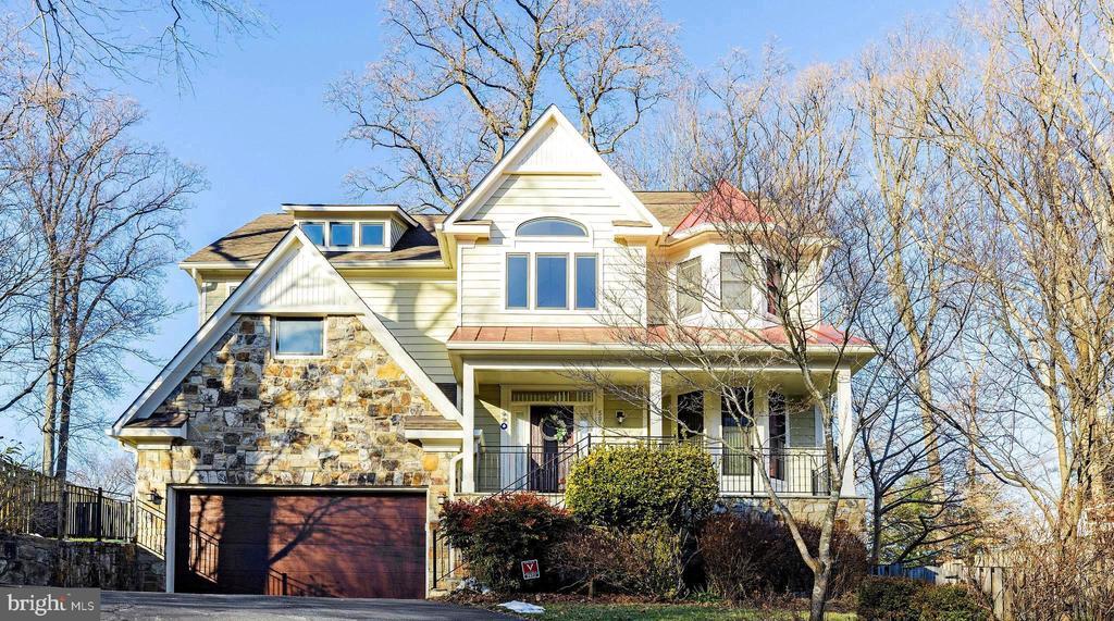 5922 Chesterbrook Rd in McLean, VA - Building Photo